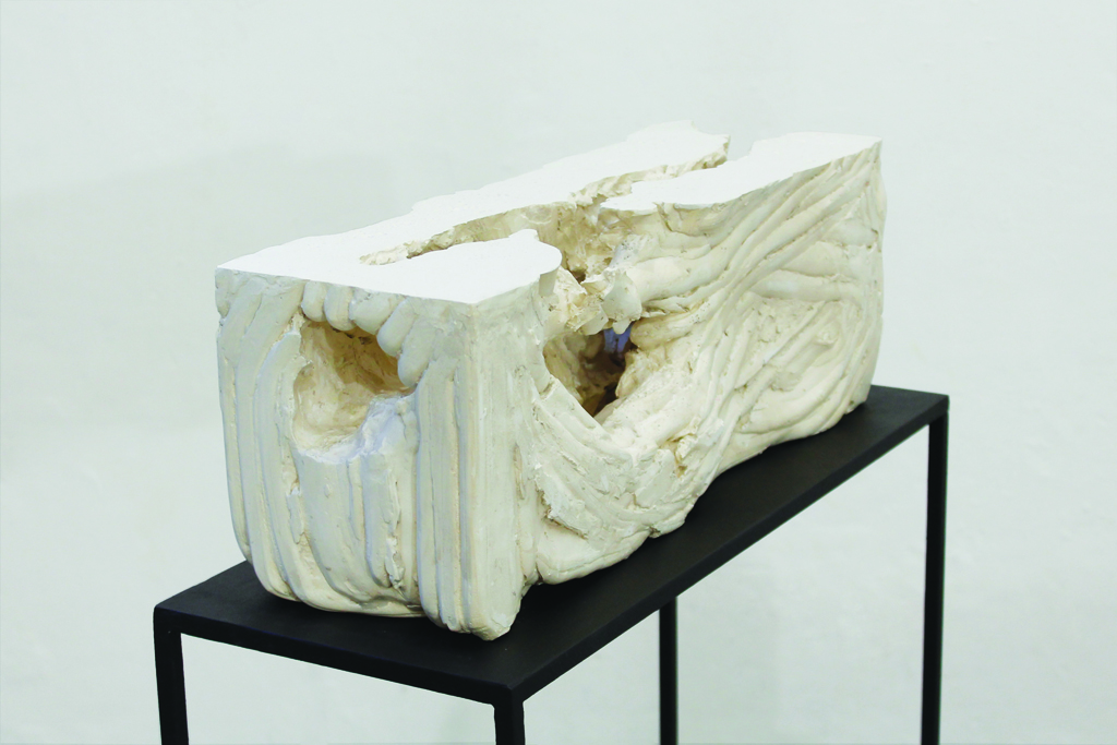 Digging Sculpture 8 - Gips, Lack - 2015 - 17 x 48 x 15 cm 